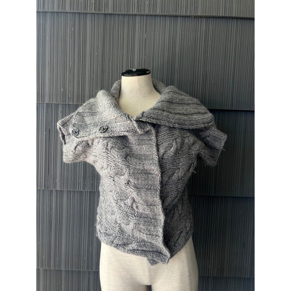 Gap Hand Knit Wool Alpaca Gray Cable Knit Asymmetrical Button Sweater Vest Small